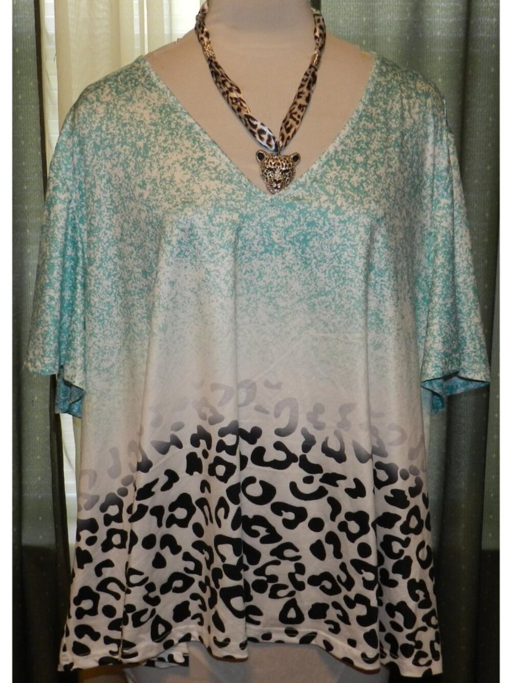 Unbranded size 3X poly pull over top aqa / black / white short sleeve